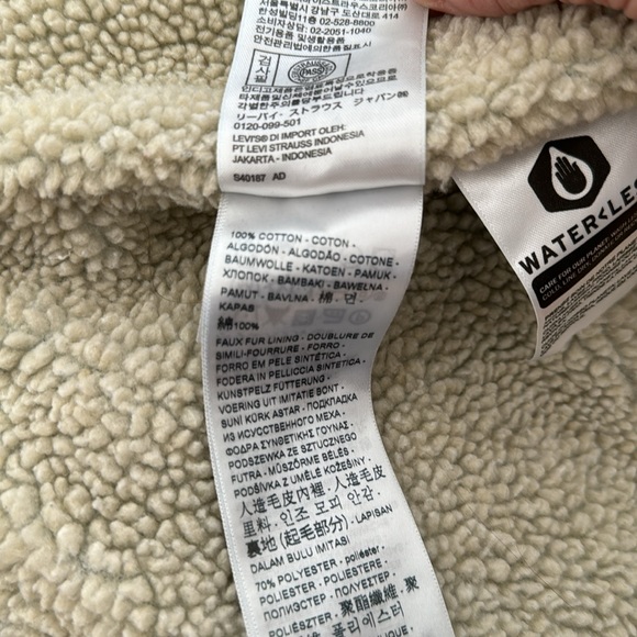 COPY - Women Levi’s fleeced lined Jean jacket - Picture 7 of 14